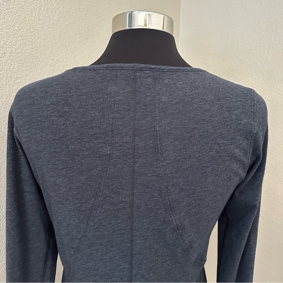 Lululemon Woman’s Gym Yoga Stretchy Long Sleeve Heathered Gray Pullover Top - Picture 8 of 10
